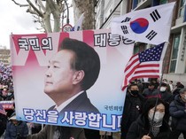 Video: Bebasnya Presiden Korsel Disambut Riuh Pendukung