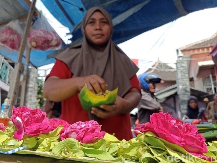 Penjual bunga ziarah di Kota Blitar