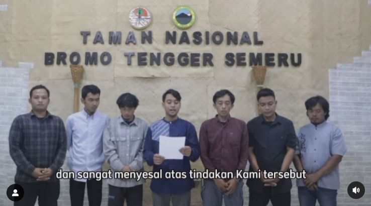 Permintaan maaf pendaki ilegal di Gunung Semeru Permintaan maaf pendaki ilegal di Gunung Semeru