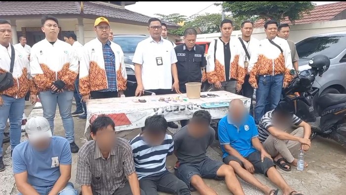 Polisi lakukan razia narkoba gabungan di 15 Ulu, Palembang. Sebanyak 6 orang diamankan.