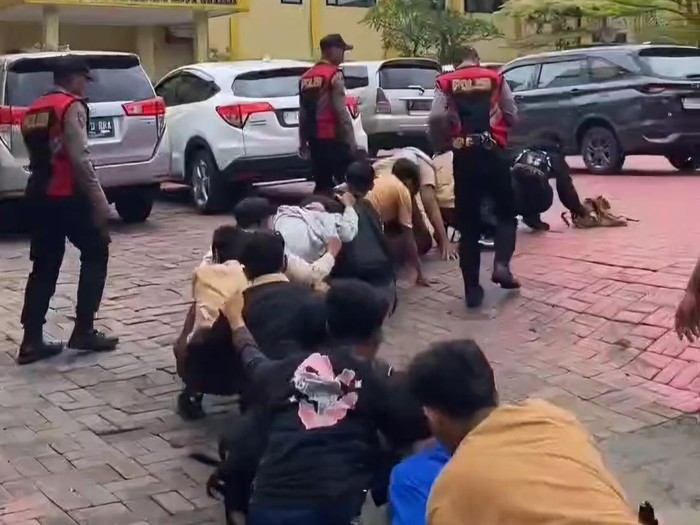 Polisi tangkap 30 pelajar keroyok pelajar di Bogor (Sholihin/detikcom)