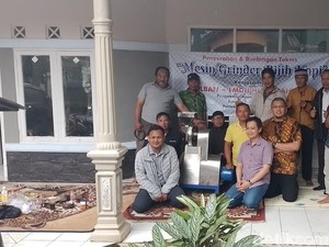 Gembira Petani Kopi Cimanggung Sumedang Dapat Bantuan Mesin Grinder