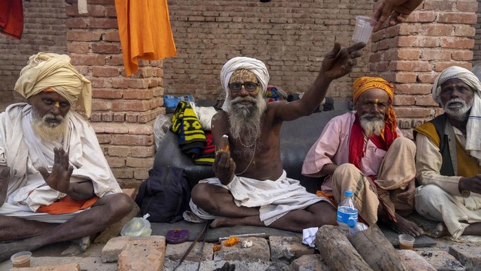 Potret Umat Hindu di Nepal Rayakan Festival Shivaratri Para umat Hindu di Nepal merayakan festival Shivaratri di Kathmandu, Nepal. Ini foto-fotonya.
