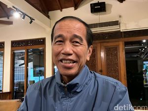 Jokowi Tanya Kabar Megawati Saat Disalami Puan di Peluncuran Danantara