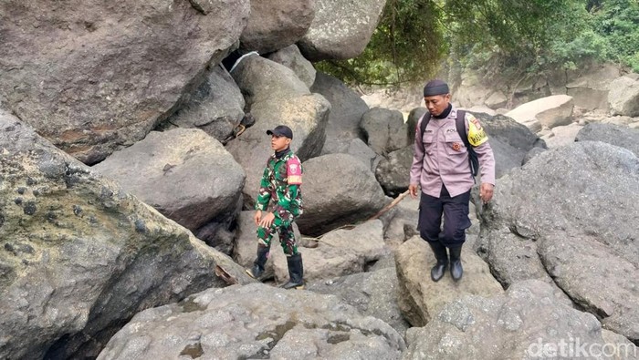 Proses pencarian bocah yang hilang di DAM Bakaru PInrang.