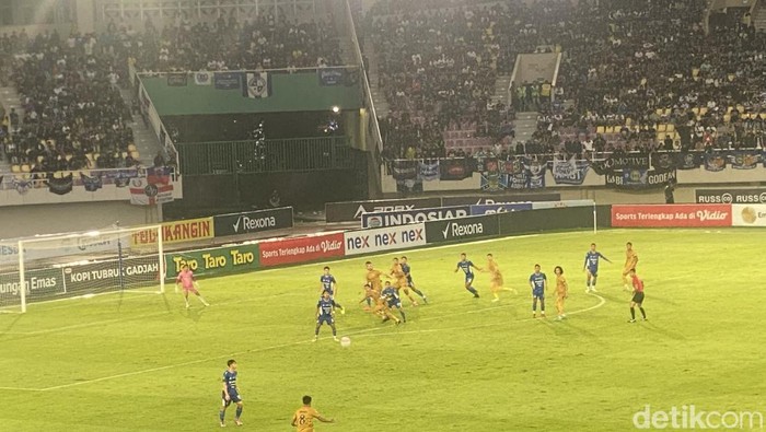 Laga final Liga 2 antara PSIM Jogja vs Bhayangkara FC di Stadion Manahan, Solo, Selasa (26/2/2025).