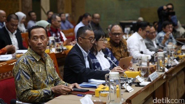 Rapat Perdana Mendikti Brian Yuliarto dengan Komisi X Digelar Tertutup