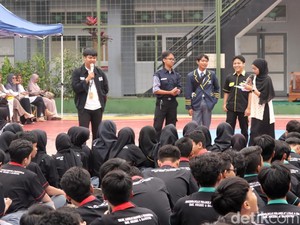 Antusiasme Siswa di SMKN 4 Kota Bandung Belajar Literasi Digital