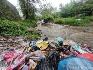 Sampah Menumpuk di Kawasan Hijau Puncak, 20 Ton Terangkut