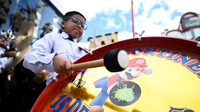 Musicians play cymbals during the Festival of Bands, which marks the beginning of the Carnival in Oruro, Bolivia February 22, 2025. REUTERS/Claudia Morales