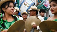 UNESCO menggambarkan Karnaval Oruro sebagai festival budaya yang diadakan setiap tahun yang memadukan tradisi pra-Columbus dan Kristen melalui musik, tari, dan kostum yang rumit.  