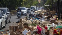Dinas Lingkungan Hidup Kota Batam mencatat volume sampah yang dihasilkan saat ini mencapai 1.200 ton per hari meningkat sekitar 20 persen seiring bertambahnya jumlah penduduk.  
