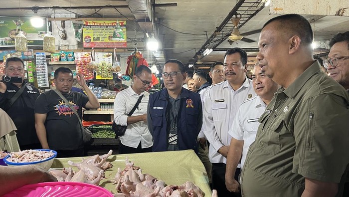 Satgas Pangan Sumut pantau harga di Pasar Petisah Medan. (Kartika Sari/detikSumut)