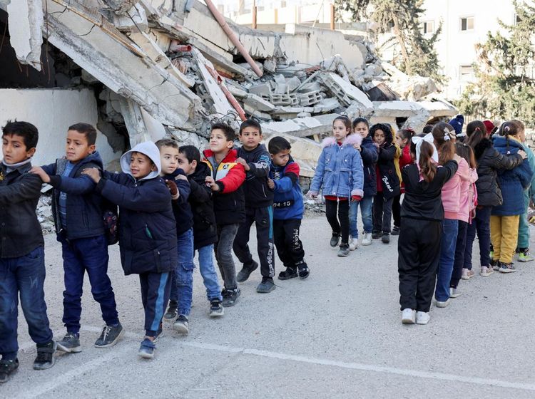 Semangat Anak Gaza Antre Masuk Sekolah