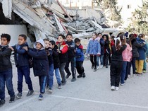 Semangat Anak Gaza Antre Masuk Sekolah