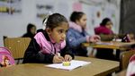 Semangat Anak Gaza Antre Masuk Sekolah