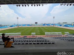 Komisi C DPRD Lamongan Sidak Pembangunan Stadion Surajaya