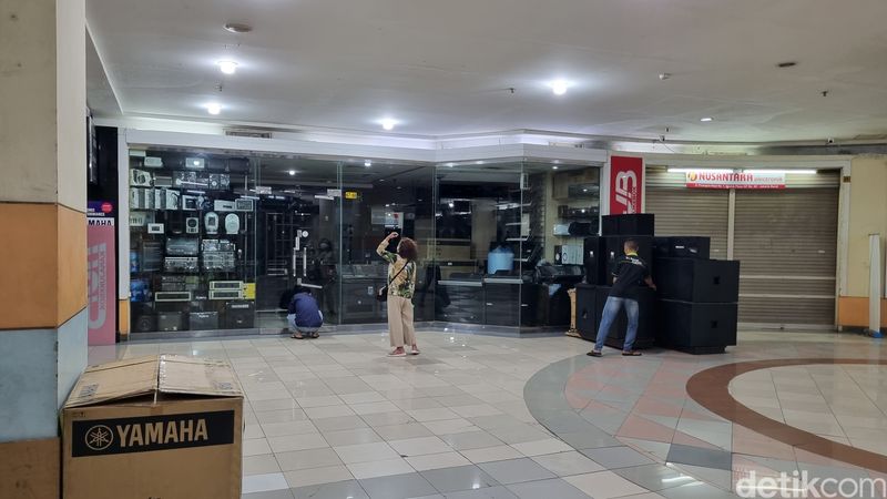 Suasana salah satu sudut Glodok Plaza, 26 Februari 2025, siang. (Taufiq Syarifudin/detikcom)