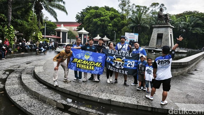 Suporter PSIM Jogja di Stadion Manahan, Solo, Rabu (26/2/2025).