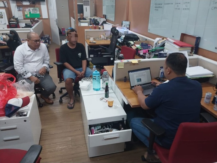 Tersangka perdagangan orang dengan modus kirim buruh migran ke Bahrain. (Dok Polri)