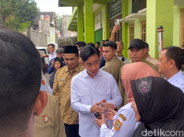 Wakil Presiden Gibran Rakabuming Raka di SMK Maarif Kota Magelang, Rabu (26/2/2025).