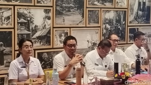 Wakil Wali Kota Denpasar I Kadek Agus Arya Wibawa saat press conference DTIK Fest)2025 di gedung DNA Denpasar, Bali, Rabu (26/2/2025).  (Ni Made Lastri Karsiani Putri-detikBali)