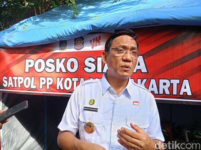 Wakil Wali Kota Jogja, Wawan Harmawan, saat memantau depo sampah Kotabaru, Rabu (26/2/2025).