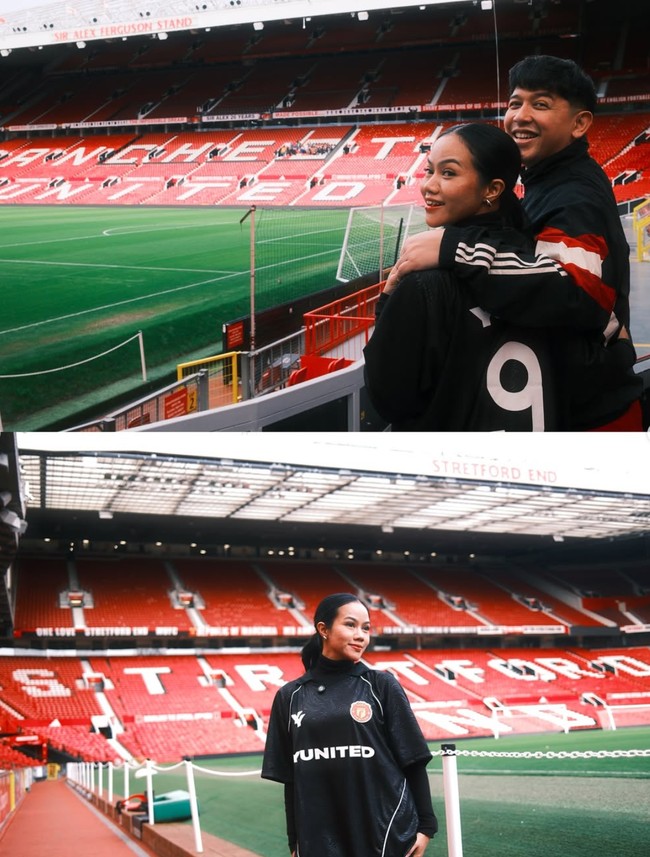 Apa ini ‘merah’ yang bener??! tulis keterangan dalam unggahan Yura. Yura sendiri memang diketahui kerap mengusili suaminya. Seperti dalam video singkat yang menunjukkan keduanya tengah tour di Old Trafford, kandang dari MU, dengan polos Yura bertanya Ini tuh tempat MU suka kalah tuh di sini gitu?. Foto: Instagram/@yurayunita