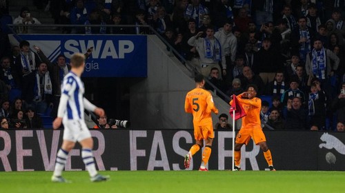 SAN SEBASTIAN, SPAIN - FEBRUARY 26: Endrick of Real Madrid  celebrates scoring his teams first goal during with teammate Jude Bellingham during the Copa del Rey Semi Final match between Real Sociedad and Real Madrid at Reale Arena on February 26, 2025 in San Sebastian, Spain. (Photo by Juan Manuel Serrano Arce/Getty Images)