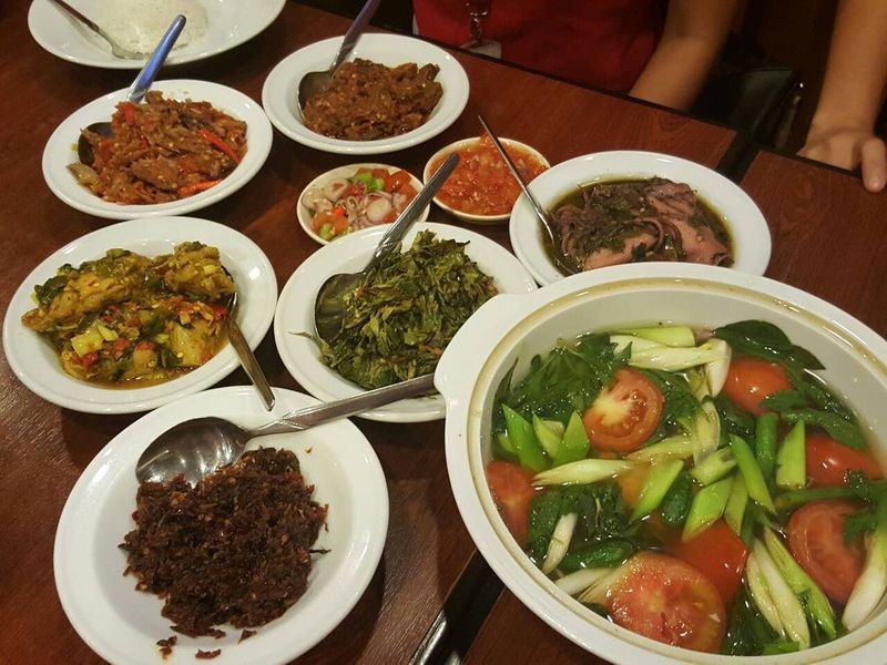 5 Resto Manado Legendaris yang Enak dan Cocok Buat Makan Siang