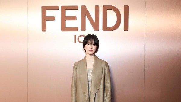 Adu Gaya Artis Korea di Fashion Show Fendi, Song Hye Kyo Hingga Mina TWICE