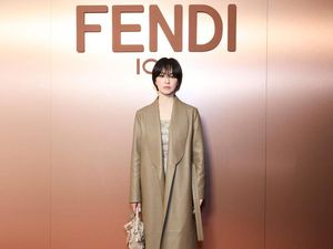 Adu Gaya Artis Korea di Fashion Show Fendi, Song Hye Kyo Hingga Mina TWICE