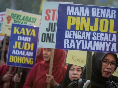 Emak-emak di Tangerang Gelar Aksi Tolak Judol dan Pinjol