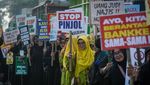 Emak-emak di Tangerang Gelar Aksi Tolak Judol dan Pinjol