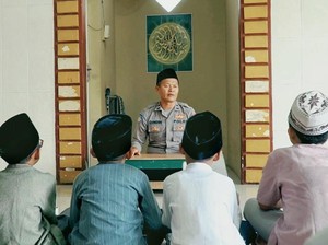 Kisah Aipda Dindin, dari Pengajian Rumah hingga Dirikan Madrasah