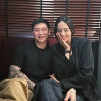 Tak hanya oleh Anya, kebersamaan keduanya juga tampak dibagikan oleh Tora ke akun Instagram pribadinya. Sayangnya hingga kini keduanya belum secara gamblang mengumumkan hubungan mereka. Foto: Instagram/@anyageraldine/@torawidjaja