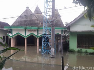 Sudah 3 Hari Banjir Luapan Bengawan Solo di Bojonegoro Belum Surut