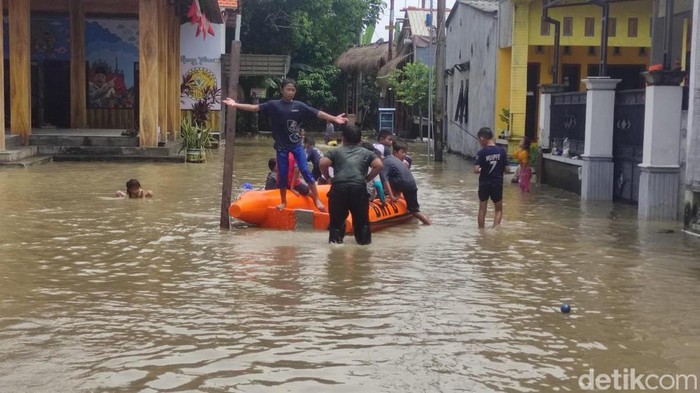 Banjir luapan sungai kalimas di Sidoarjo Banjir luapan sungai kalimas di Sidoarjo