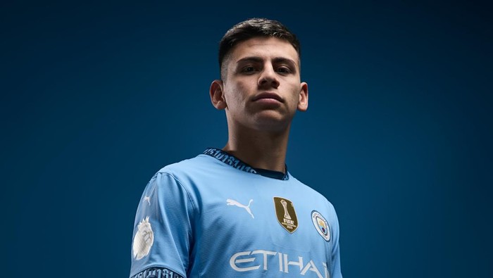 Claudio Echeverri akhirnya memperkuat Manchester City.