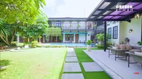 Melalui YouTube Atta Halilintar, pasangan suami istri Zumi Zola dan Putri Zulhas memperlihatan potret rumahnya. Foto: Dapur rumah Putri Zulhas