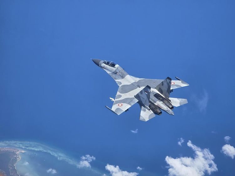 Dua Jet Tempur Sukhoi SU-27/30 Unjuk Kemampuan di Langit Makassar
