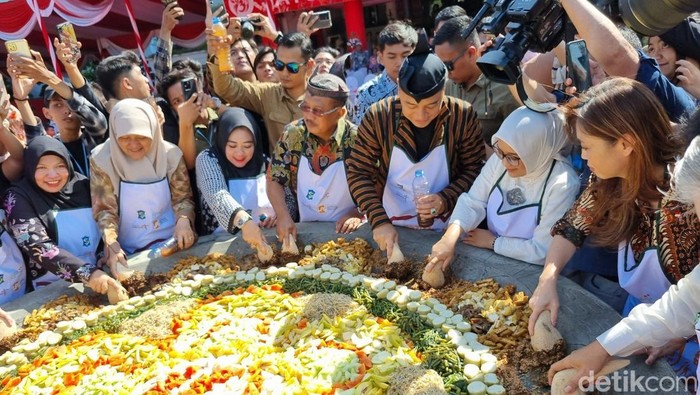 Festival Rujak Uleg Surabaya 2024.