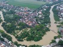 Foto Udara Banjir Luapan Sungai Terjang Desa di Sidoarjo