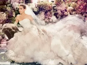 Viral Gaun Pengantin Sarah Jessica Parker Dijual Murah di Toko Barang Bekas