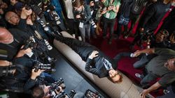 Gaya Pembawa Acara Conan OBrien Ikut Bantu Gelar Karpet Merah Oscar Gaya Pembawa Acara Conan OBrien Ikut Bantu Gelar Karpet Merah Oscar