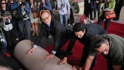 Gaya Pembawa Acara Conan OBrien Ikut Bantu Gelar Karpet Merah Oscar Gaya Pembawa Acara Conan OBrien Ikut Bantu Gelar Karpet Merah Oscar