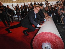Gaya Pembawa Acara Conan OBrien Ikut Bantu Gelar Karpet Merah Oscar Gaya Pembawa Acara Conan OBrien Ikut Bantu Gelar Karpet Merah Oscar
