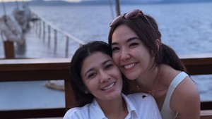 Gak sendiri, Gisel liburan bersama salah satu sahabatnya, Naysila Mirdad. Foto: Instagram Gisel