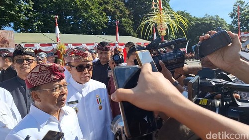 Gubernur Bali Wayan Koster saat dijumpai seusai memimpin upacara HUT Kota Denpasar ke-237, Kamis (27/2/2025) di Lapangan Lumintang Denpasar, Bali.