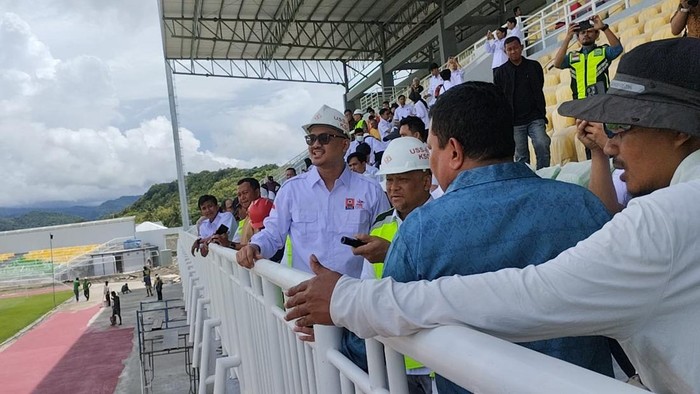 Putra pertama Presiden ke-3 RI BJ Habibie, Ilham Akbar Habibie mengunjungi Stadion Gelora BJ Habibie (GBH) di Kota Parepare, Sulawesi Selatan (Sulsel).